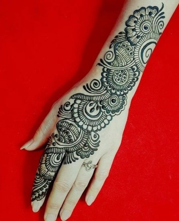 Arabic Back Hand Mehndi Design