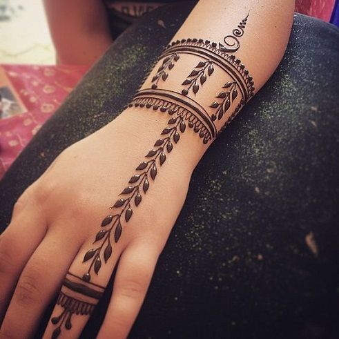 Bracelet Style Mehndi 4