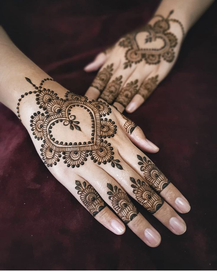 Heart Pattern Mehndi 4