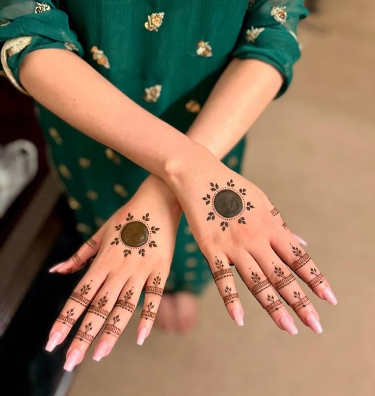 Minimalist Back Hand Mehndi Design 1